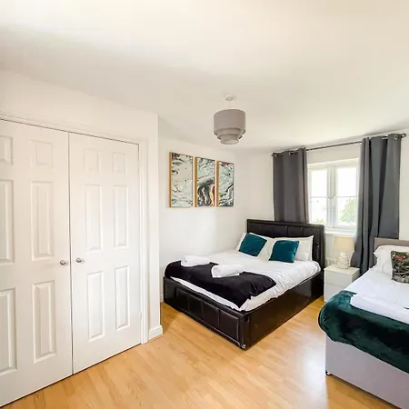 Barking Leisure And Contractor Stays Londres Extérieur photo